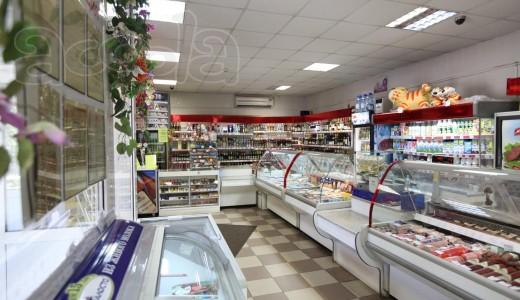 Продуктовый магазин на правом берегу